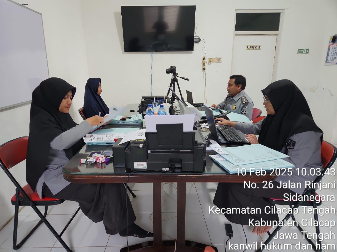 Kantor Imigrasi Cilacap Menyediakan Layanan Eazy Passport dengan Sistem Jemput Bola